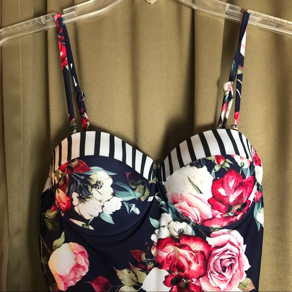 Cupshe Floral One Piece Swimsuit with Removable and Adjustable Straps - Picture 4 of 9